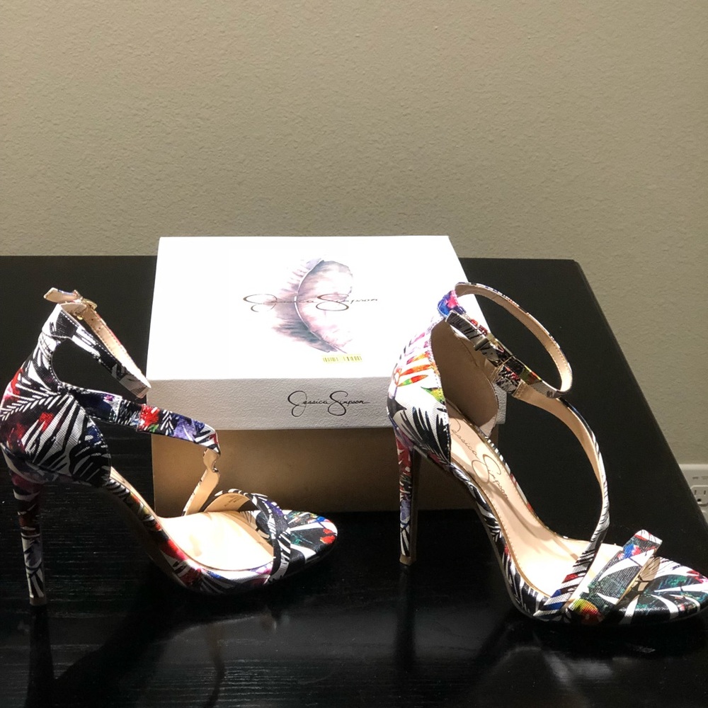 Jessica Simpson heels, Sz 8M, Multi Palm Print
